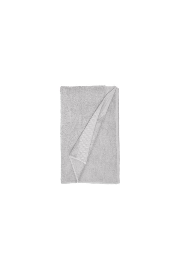 SOFT AND FLUFFY GUEST TOWEL