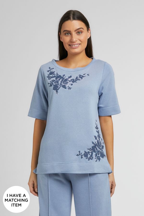EMBROIDERED UNBRUSHED FLEECE TOP