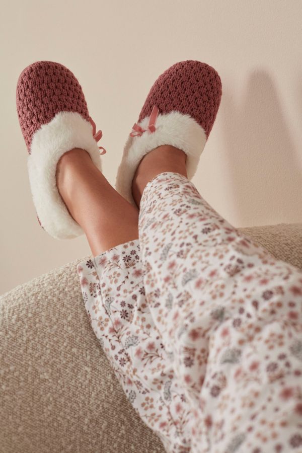 PINK CLOSED BACK BUTTON SLIPPERS