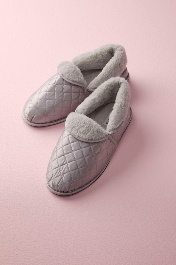 CLOSED BACK QUILTED SLIPPERS