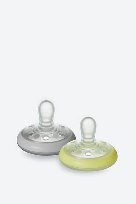 Tommee Tippee Night Time Breast-like Soother 2 Pack 0-6 Months