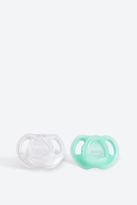 Tommee Tippee Ultra Light Silicone Soother 2 Pack 0-6 Months