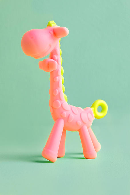 Teether Yuki Giraffe Pink